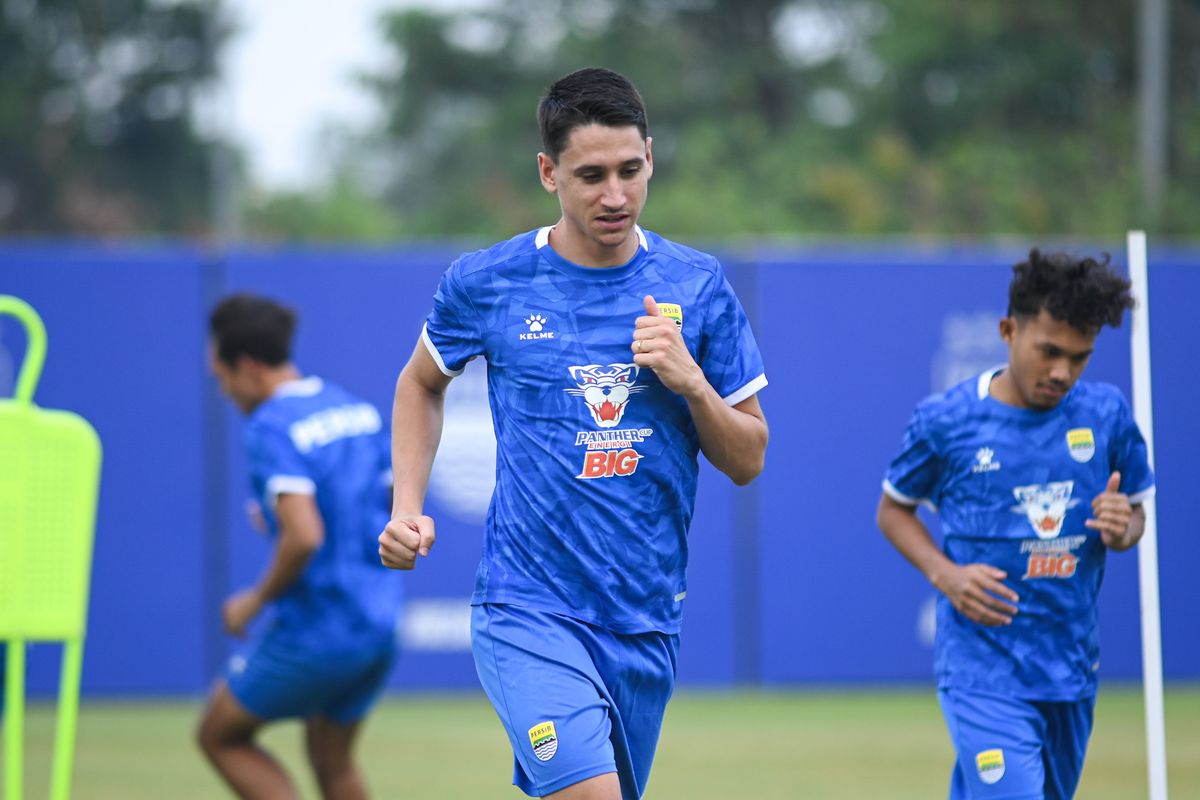 Luka Menalo Statistik: Gol, Assist, Penampilan, dan Performa di Lapangan